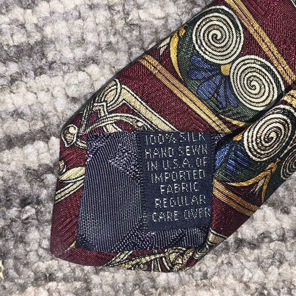 Roundtree & Yorke Mens 100% Silk Neck Tie‎ Geometric Scroll Print Burgundy Gold - Picture 3 of 7